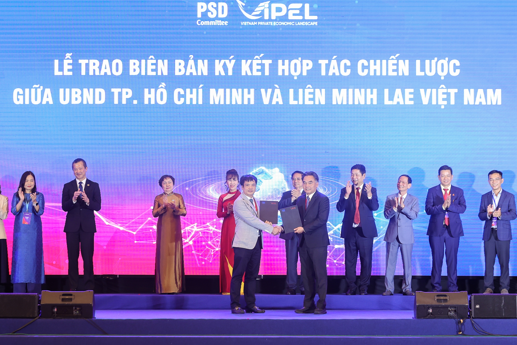 Thủ tướng: Doanh nghiệp, doanh nhân tư nhân '3 tiên phong' để 'công-tư đồng kiến quốc'- Ảnh 7. Thủ tướng: Doanh nghiệp, doanh nhân tư nhân '3 tiên phong' để 'công-tư đồng kiến quốc'- Ảnh 7.