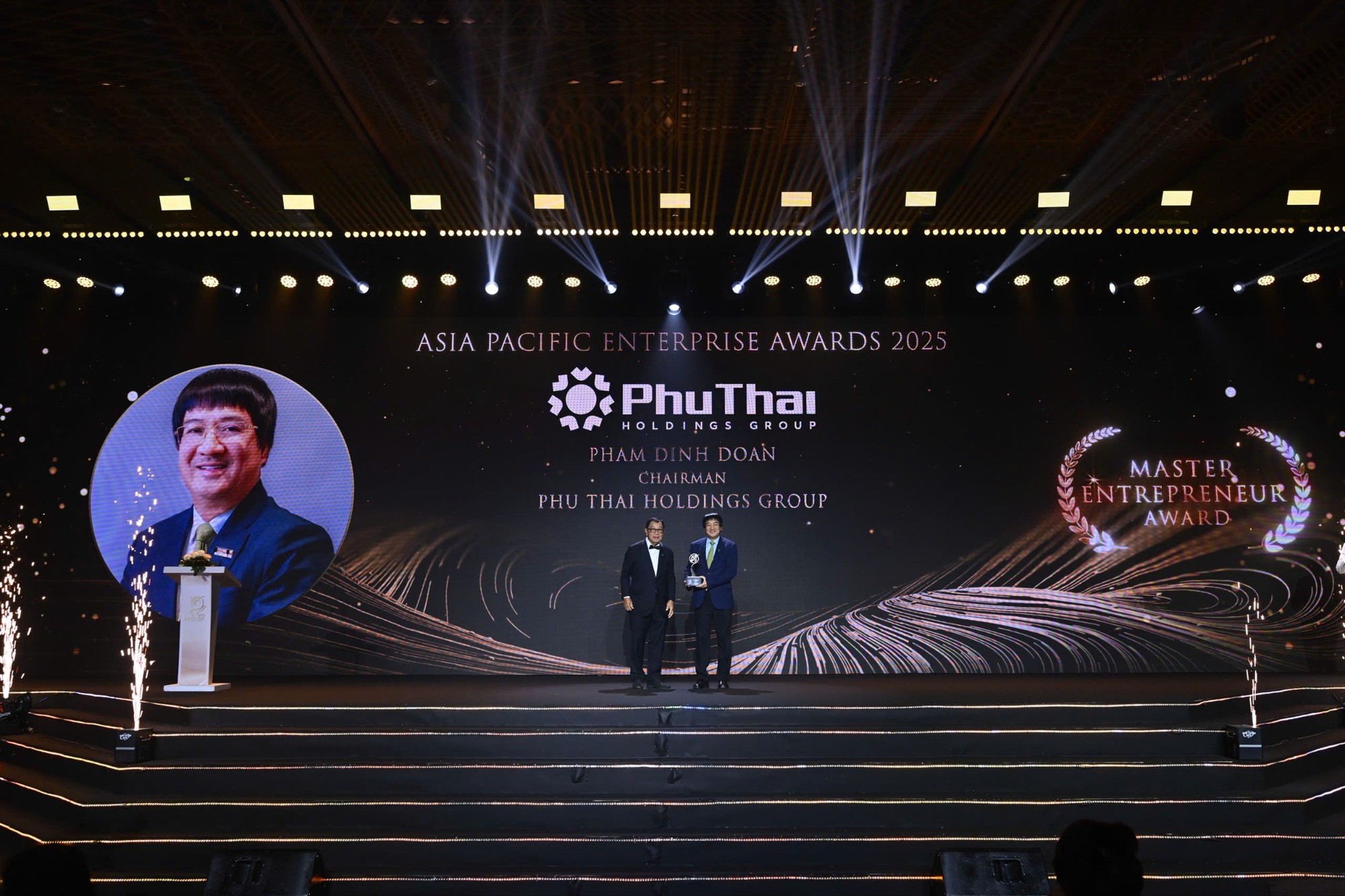 Phú Thái nhận ‘cú đúp’ giải thưởng danh giá tại APEA 2025- Ảnh 2. Phú Thái nhận ‘cú đúp’ giải thưởng danh giá tại APEA 2025- Ảnh 2.