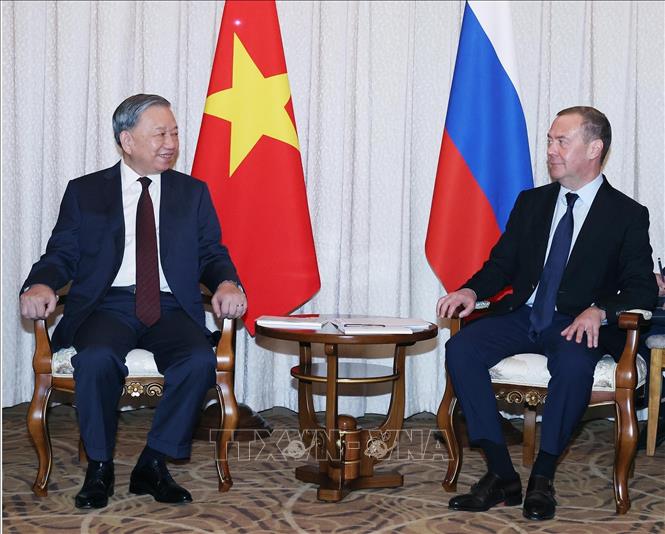 Tổng Bí thư Tô Lâm gặp Chủ tịch Đảng Nước Nga Thống nhất Dmitry Medvedev- Ảnh 2.