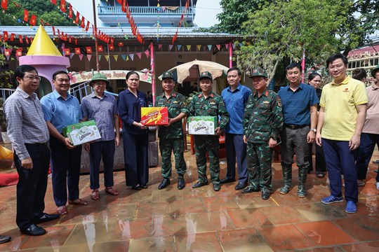 Ủy ban Trung ương MTTQ Việt Nam thăm hỏi, hỗ trợ người dân vùng lũ tỉnh Thái Nguyên- Ảnh 1.