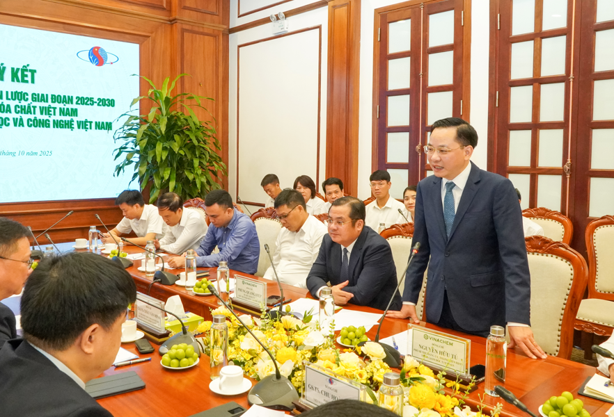 VINACHEM và Viện Hàn lâm Khoa học và Công nghệ Việt Nam ký kết hợp tác chiến lược- Ảnh 3. VINACHEM và Viện Hàn lâm Khoa học và Công nghệ Việt Nam ký kết hợp tác chiến lược- Ảnh 3.