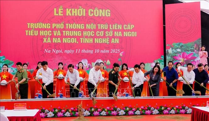 Tổng Bí thư Tô Lâm dự lễ khởi công trường nội trú liên cấp Na Ngoi, tỉnh Nghệ An- Ảnh 2. Tổng Bí thư Tô Lâm dự lễ khởi công trường nội trú liên cấp Na Ngoi, tỉnh Nghệ An- Ảnh 2.