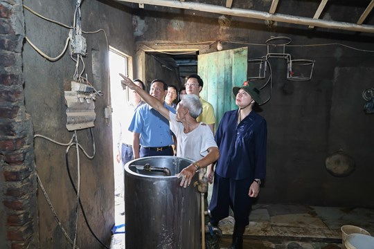 Ủy ban Trung ương MTTQ Việt Nam thăm hỏi, hỗ trợ người dân vùng lũ tỉnh Thái Nguyên- Ảnh 2.