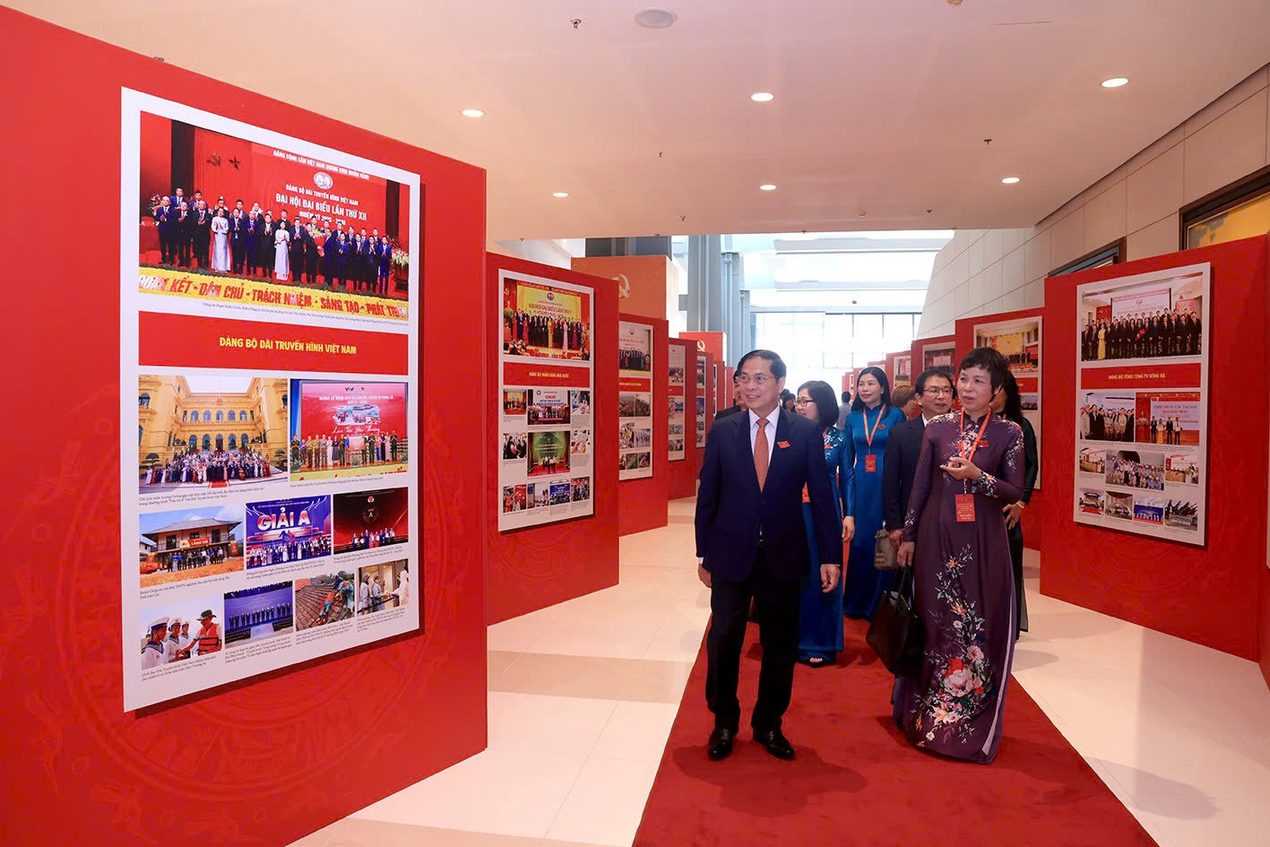 Không gian triển lãm tại Đại hội Đảng bộ Chính phủ: Dấu ấn một nhiệm kỳ hành động, đổi mới và phát triển- Ảnh 5. Không gian triển lãm tại Đại hội Đảng bộ Chính phủ: Dấu ấn một nhiệm kỳ hành động, đổi mới và phát triển- Ảnh 5.