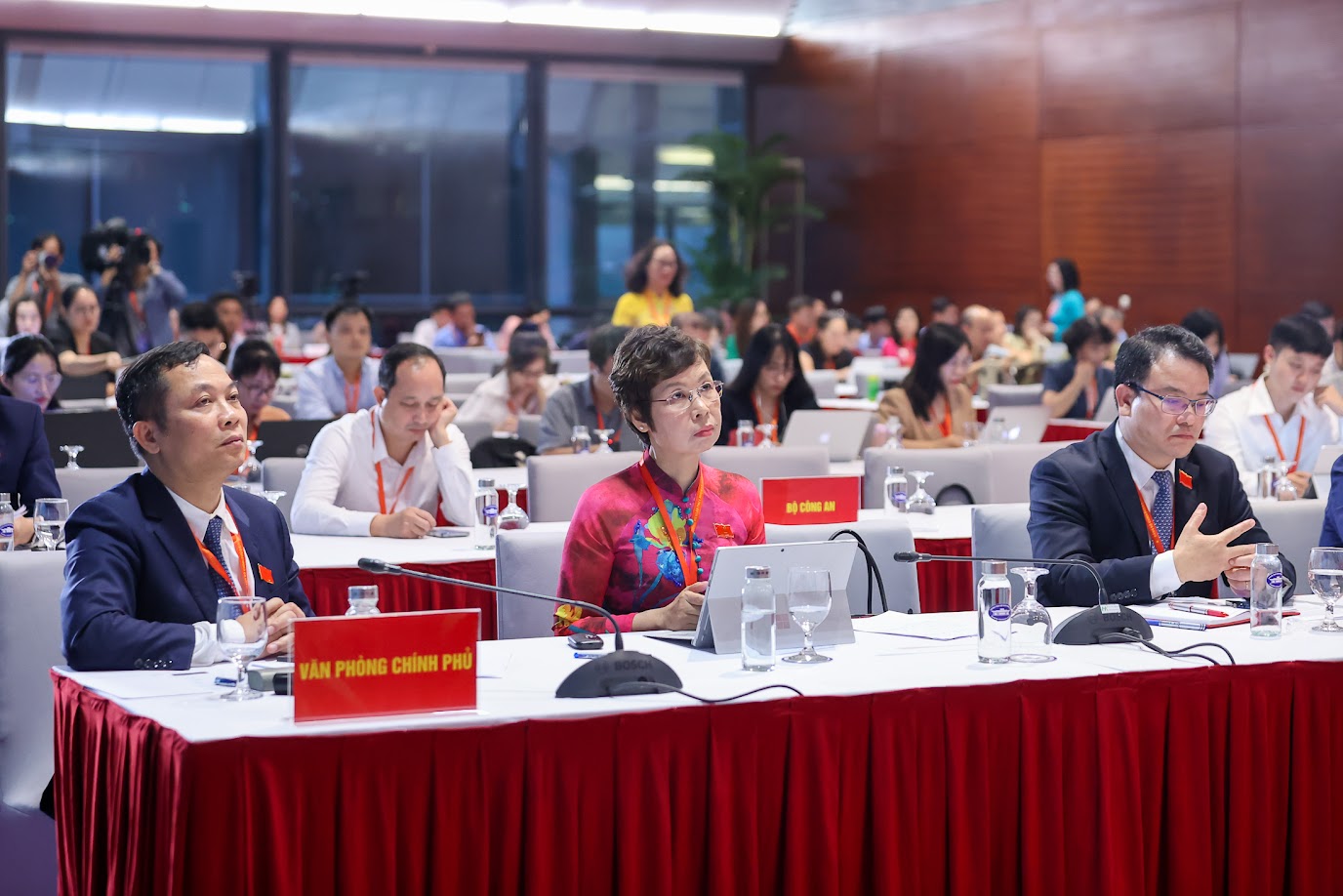 Thực hiện Nghị quyết Đại hội Đảng bộ Chính phủ: Vấn đề đặt ra là khâu thực hiện, tổ chức bộ máy và con người- Ảnh 5. Thực hiện Nghị quyết Đại hội Đảng bộ Chính phủ: Vấn đề đặt ra là khâu thực hiện, tổ chức bộ máy và con người- Ảnh 5.