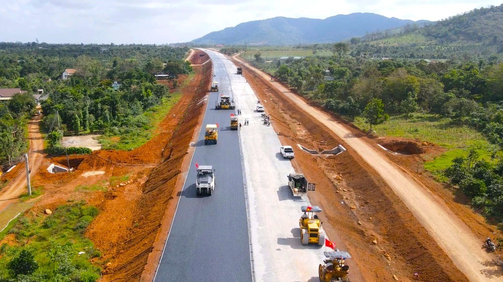 Hoàn thành 20km cao tốc Khánh Hoà - Buôn Ma Thuột trước 19/12
- Ảnh 1. Hoàn thành 20km cao tốc Khánh Hoà - Buôn Ma Thuột trước 19/12
- Ảnh 1.
