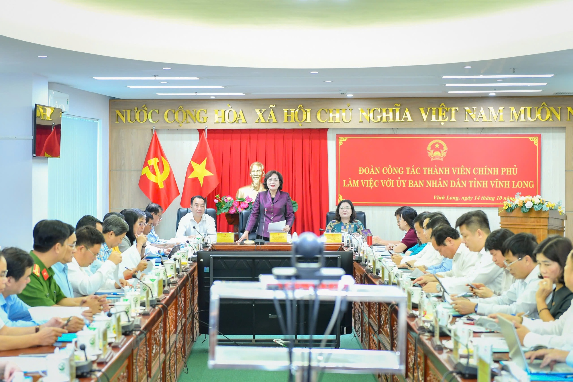 Vĩnh Long: Cần tăng tốc giải ngân, tạo đà phát triển kinh tế - xã hội- Ảnh 1. Vĩnh Long: Cần tăng tốc giải ngân, tạo đà phát triển kinh tế - xã hội- Ảnh 1.