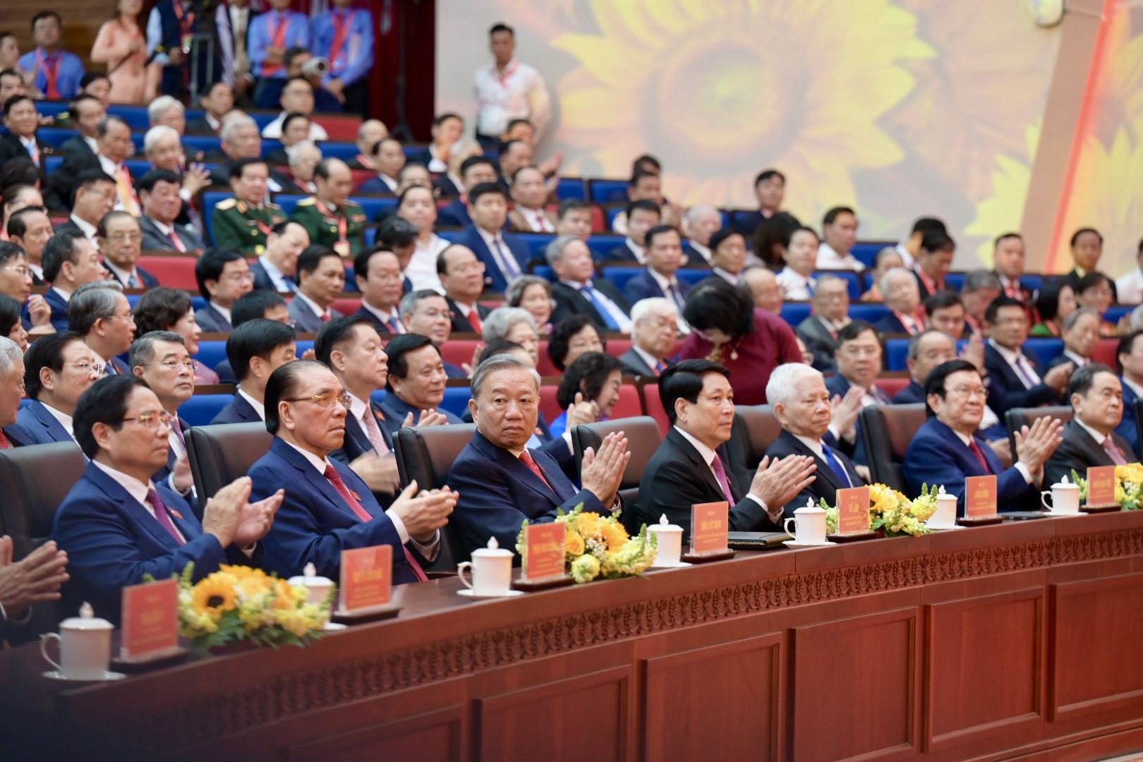 TRỰC TIẾP: Đại hội Đại biểu Đảng bộ TPHCM: Mở ra chặng đường mới đầy khát vọng và trách nhiệm- Ảnh 1. TRỰC TIẾP: Đại hội Đại biểu Đảng bộ TPHCM: Mở ra chặng đường mới đầy khát vọng và trách nhiệm- Ảnh 1.