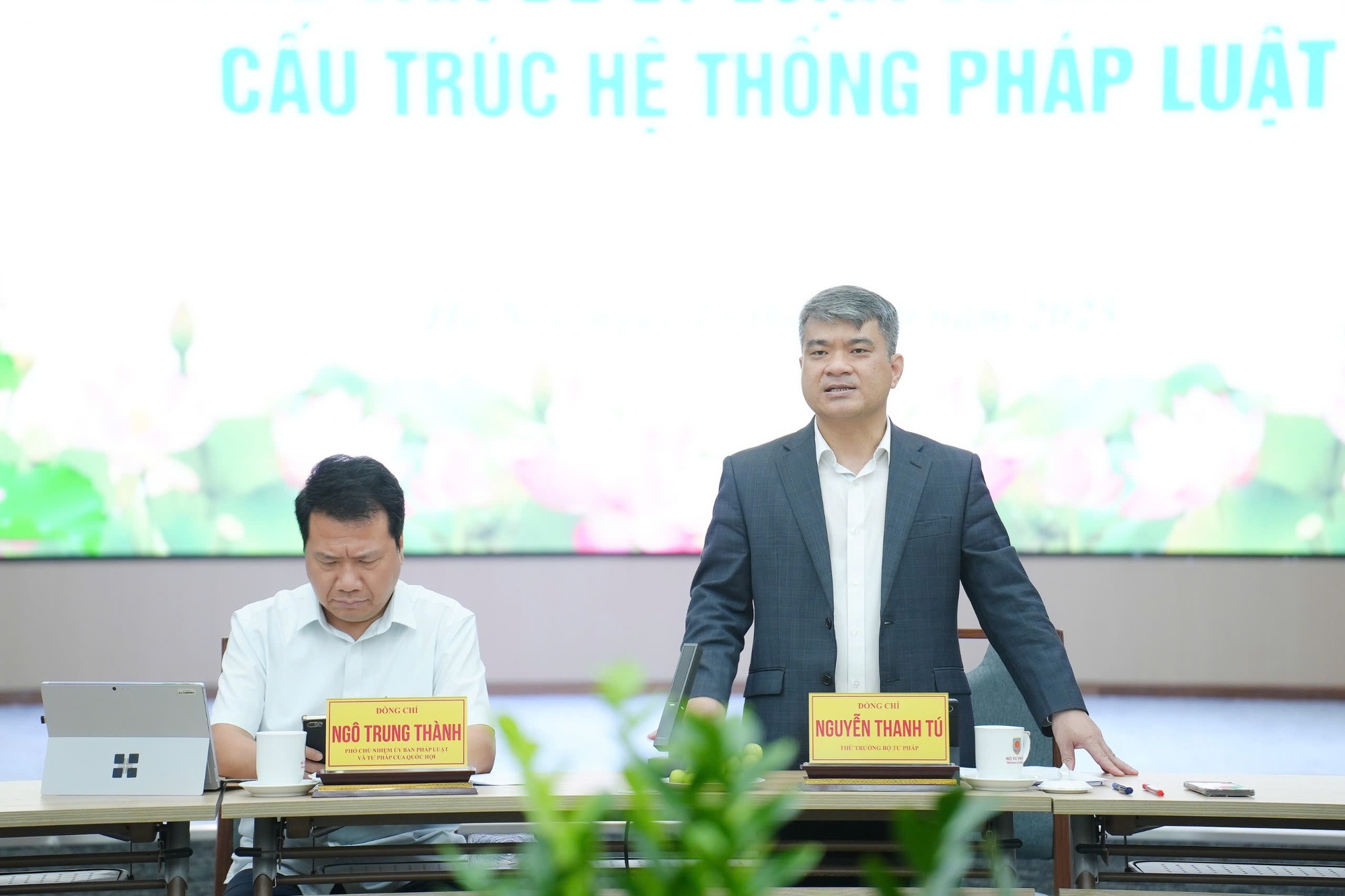 Đưa thể chế, pháp luật trở thành lợi thế cạnh tranh- Ảnh 1. Đưa thể chế, pháp luật trở thành lợi thế cạnh tranh- Ảnh 1.