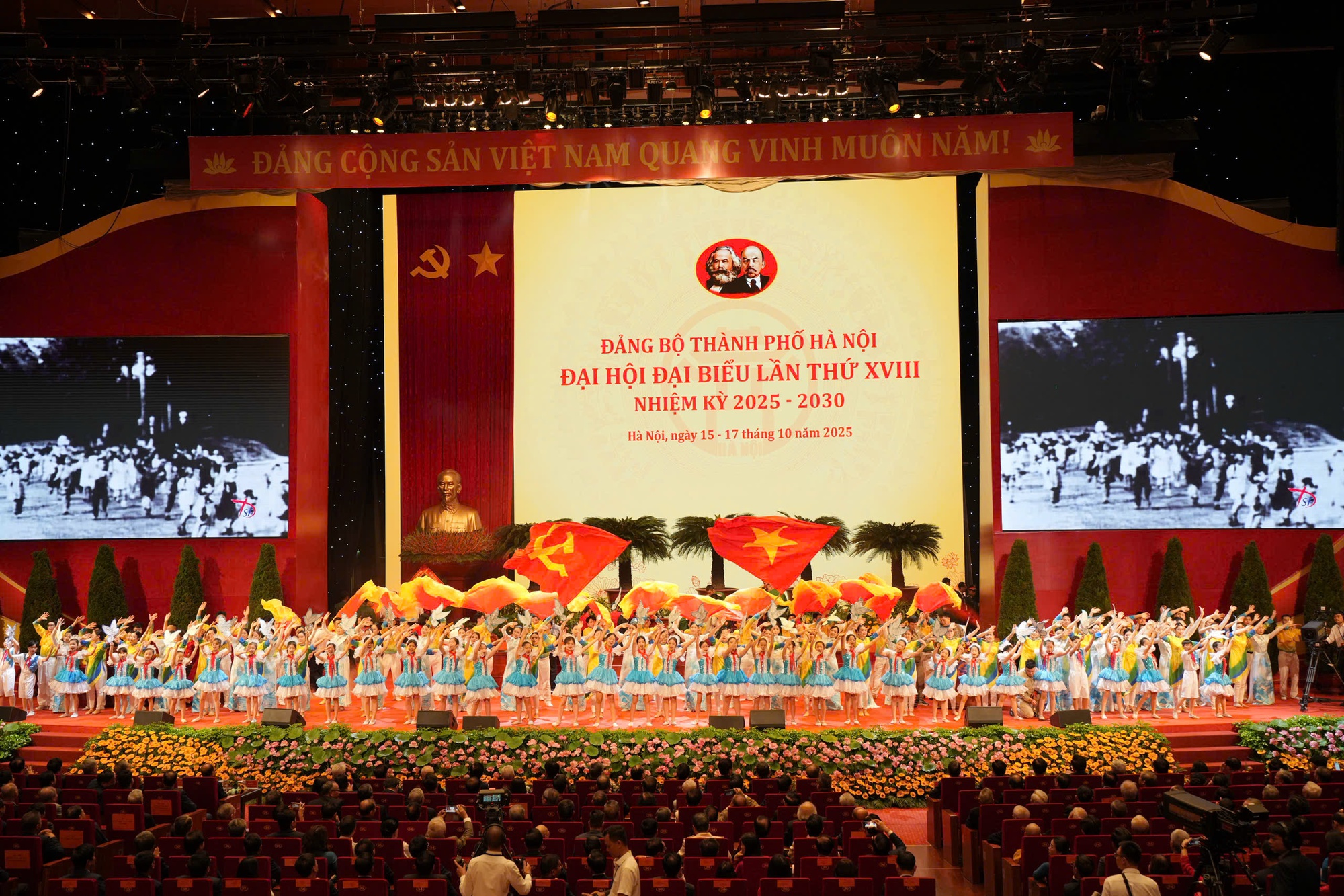 Chùm ảnh: Khai mạc Đại hội đại biểu Đảng bộ TP. Hà Nội lần thứ XVIII, nhiệm kỳ 2025-2030- Ảnh 11. Chùm ảnh: Khai mạc Đại hội đại biểu Đảng bộ TP. Hà Nội lần thứ XVIII, nhiệm kỳ 2025-2030- Ảnh 11.