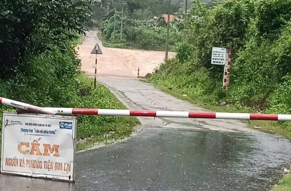 Quảng Trị: Mưa lớn gây ngập, sạt lở tại một số địa phương miền núi- Ảnh 2. Quảng Trị: Mưa lớn gây ngập, sạt lở tại một số địa phương miền núi- Ảnh 2.