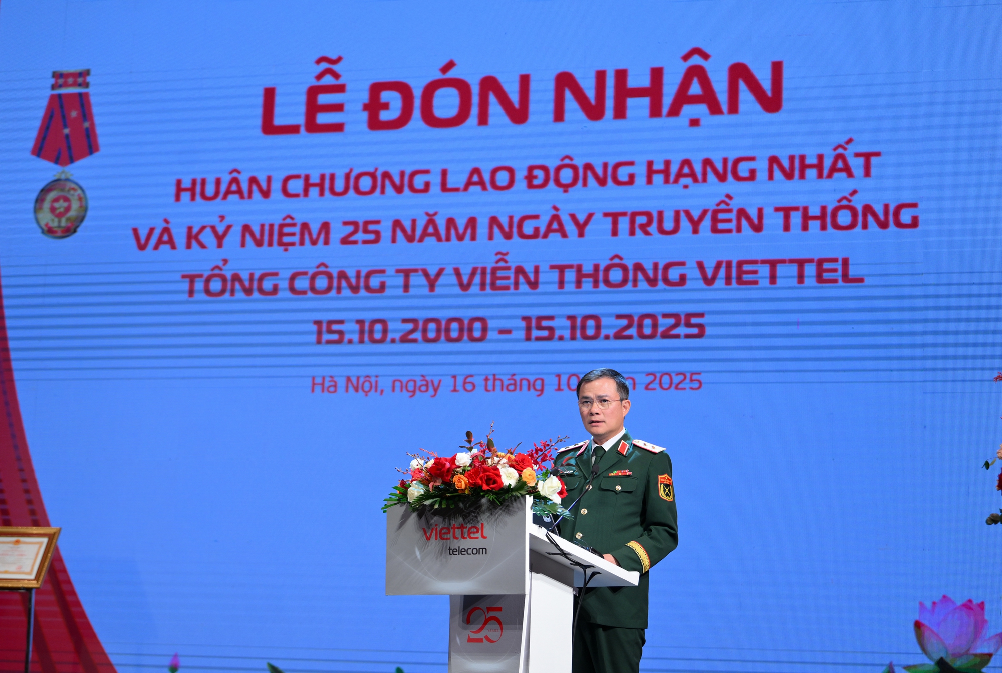 Viettel Telecom nhận Huân chương Lao động hạng Nhất- Ảnh 2. Viettel Telecom nhận Huân chương Lao động hạng Nhất- Ảnh 2.