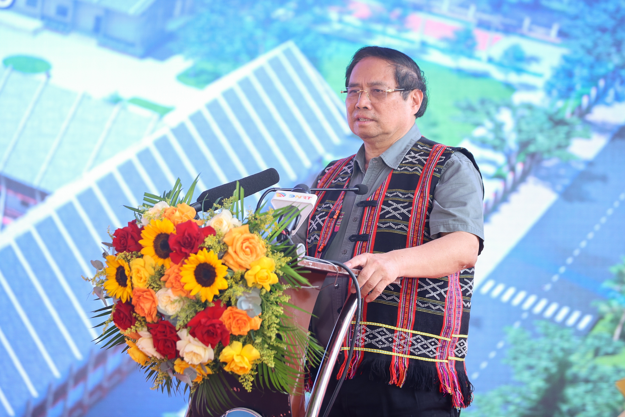 Thủ tướng Phạm Minh Chính dự khởi công trường học tại xã biên giới Tây Giang (Đà Nẵng)- Ảnh 3. Thủ tướng Phạm Minh Chính dự khởi công trường học tại xã biên giới Tây Giang (Đà Nẵng)- Ảnh 3.