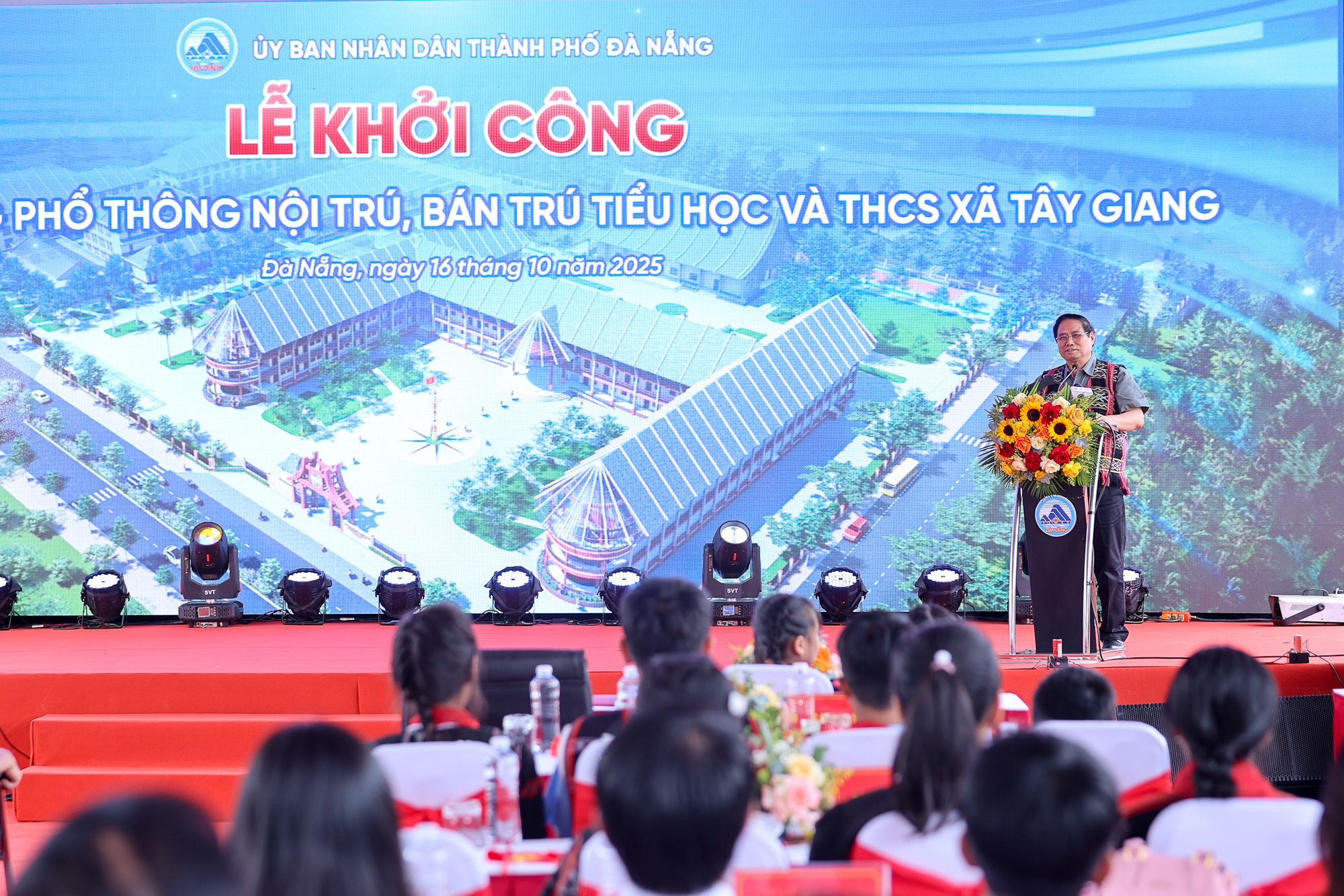 Thủ tướng Phạm Minh Chính dự khởi công trường học tại xã biên giới Tây Giang (Đà Nẵng)- Ảnh 4. Thủ tướng Phạm Minh Chính dự khởi công trường học tại xã biên giới Tây Giang (Đà Nẵng)- Ảnh 4.