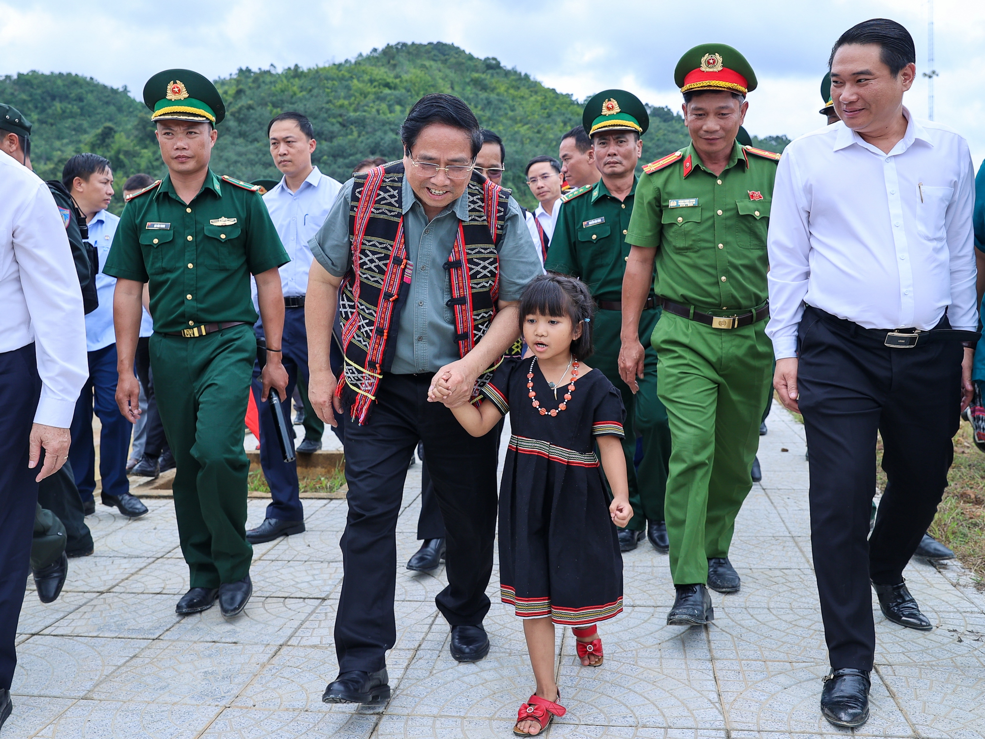 Thủ tướng Phạm Minh Chính dự khởi công trường học tại xã biên giới Tây Giang (Đà Nẵng)- Ảnh 1. Thủ tướng Phạm Minh Chính dự khởi công trường học tại xã biên giới Tây Giang (Đà Nẵng)- Ảnh 1.