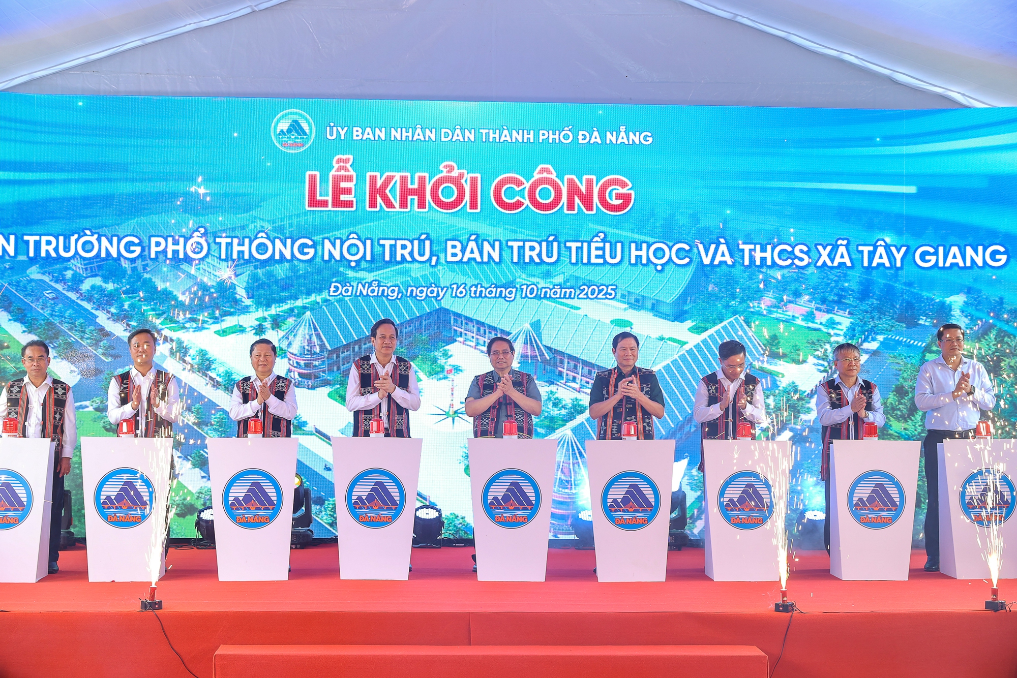 Thủ tướng Phạm Minh Chính dự khởi công trường học tại xã biên giới Tây Giang (Đà Nẵng)- Ảnh 5. Thủ tướng Phạm Minh Chính dự khởi công trường học tại xã biên giới Tây Giang (Đà Nẵng)- Ảnh 5.