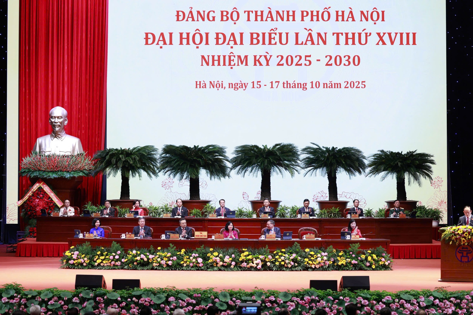 Chùm ảnh: Khai mạc Đại hội đại biểu Đảng bộ TP. Hà Nội lần thứ XVIII, nhiệm kỳ 2025-2030- Ảnh 7. Chùm ảnh: Khai mạc Đại hội đại biểu Đảng bộ TP. Hà Nội lần thứ XVIII, nhiệm kỳ 2025-2030- Ảnh 7.
