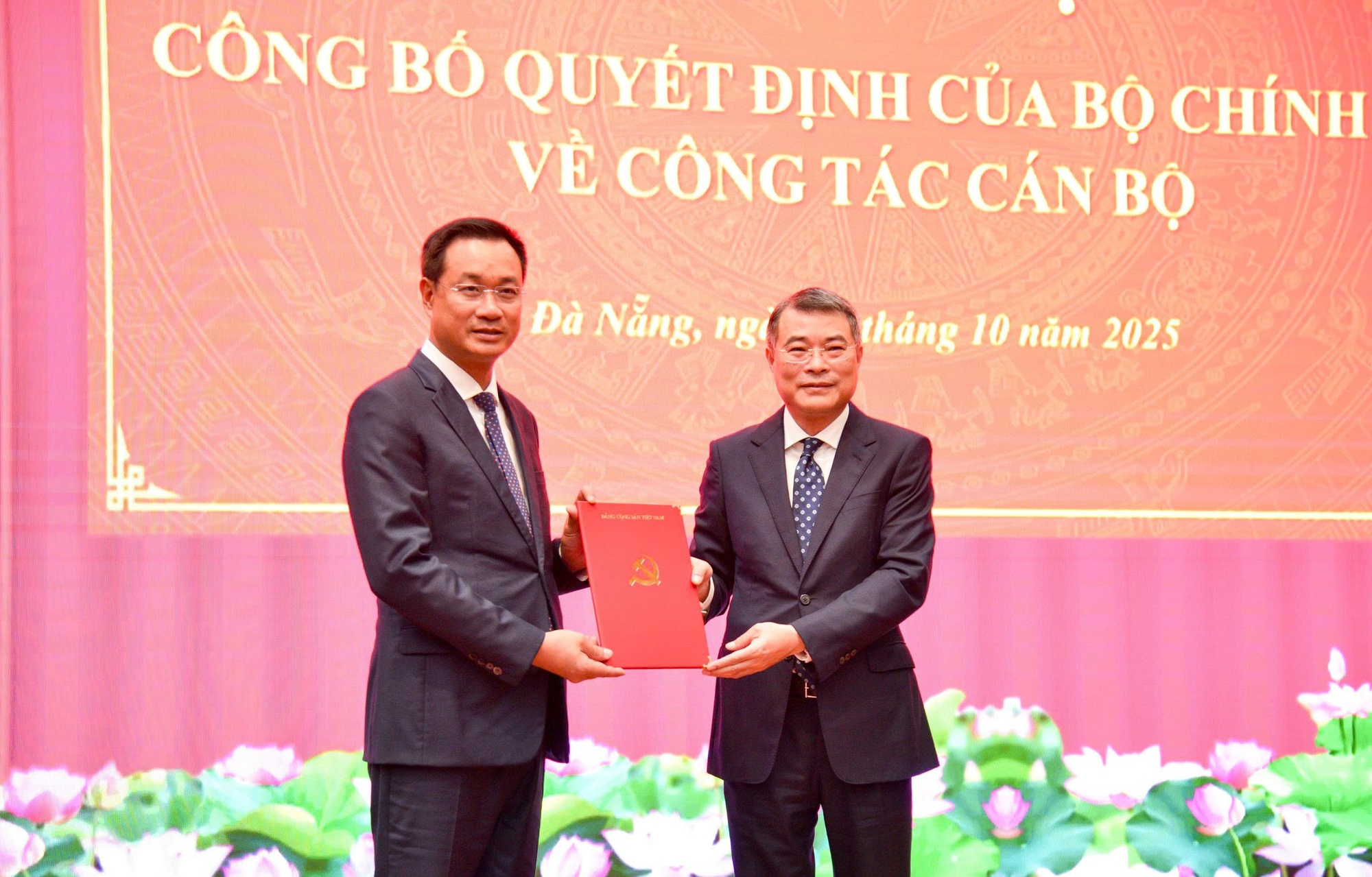 Đồng chí Lê Ngọc Quang giữ chức Bí thư Thành ủy Đà Nẵng nhiệm kỳ 2025-2030- Ảnh 1. Đồng chí Lê Ngọc Quang giữ chức Bí thư Thành ủy Đà Nẵng nhiệm kỳ 2025-2030- Ảnh 1.