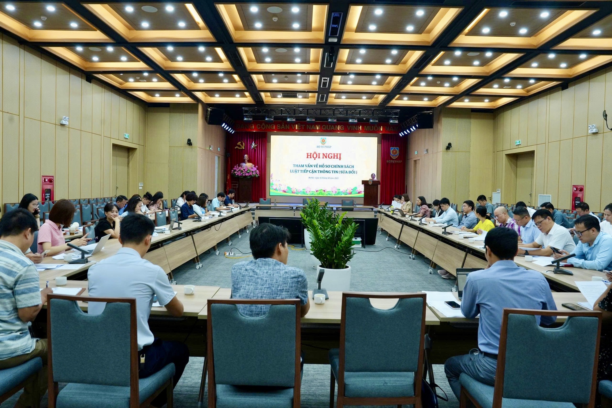 Tham vấn về hồ sơ chính sách Luật Tiếp cận thông tin (sửa đổi) - Ảnh 2. Tham vấn về hồ sơ chính sách Luật Tiếp cận thông tin (sửa đổi) - Ảnh 2.