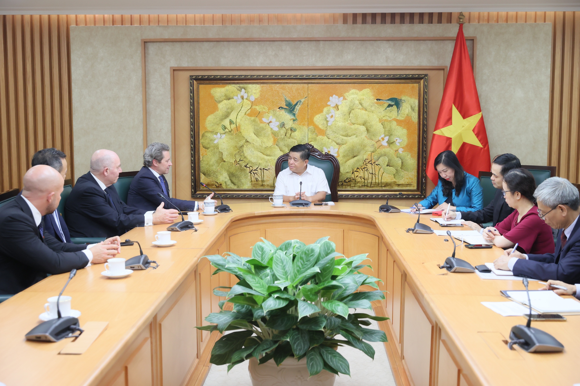 Phó Thủ tướng Nguyễn Chí Dũng tiếp Hội Hữu nghị Đức - Việt- Ảnh 1. Phó Thủ tướng Nguyễn Chí Dũng tiếp Hội Hữu nghị Đức - Việt- Ảnh 1.