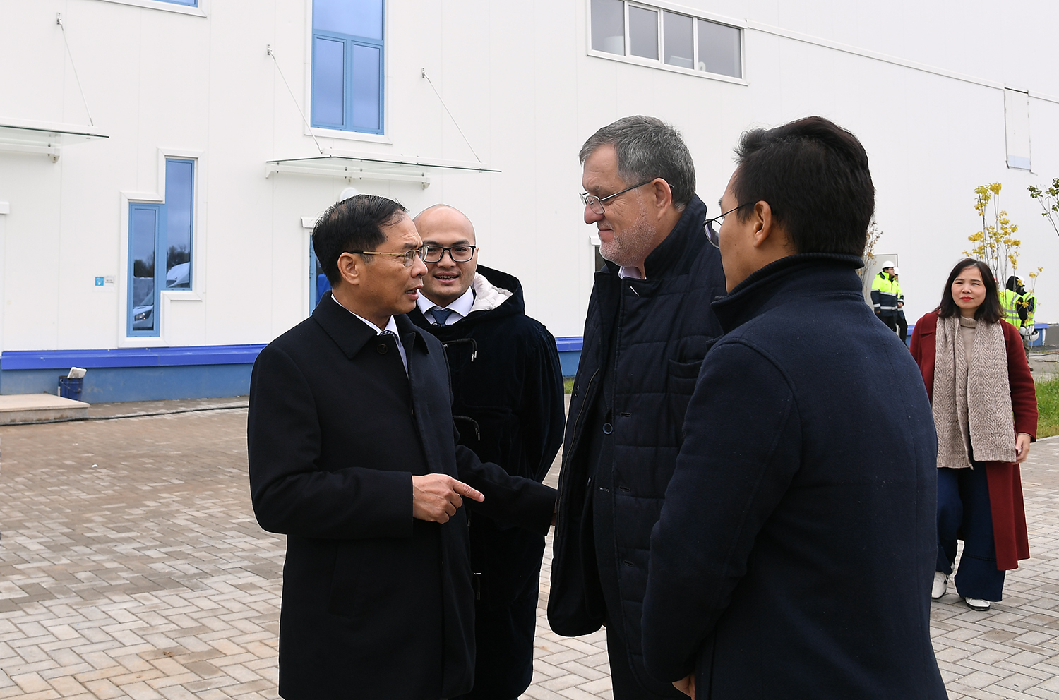 Phó Thủ tướng Bùi Thanh Sơn thăm nhà máy sữa tươi của Tập đoàn TH tại Nga- Ảnh 3. Phó Thủ tướng Bùi Thanh Sơn thăm nhà máy sữa tươi của Tập đoàn TH tại Nga- Ảnh 3.