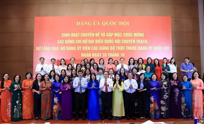 Chủ tịch Quốc hội Trần Thanh Mẫn gặp mặt nữ đại biểu Quốc hội, nữ lãnh đạo thuộc Đảng ủy Quốc hội- Ảnh 3.