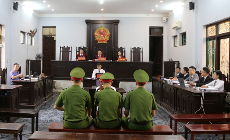 Miễn trách nhiệm hình sự cho người nuôi, bán gà lôi trắng- Ảnh 1. Miễn trách nhiệm hình sự cho người nuôi, bán gà lôi trắng- Ảnh 1.