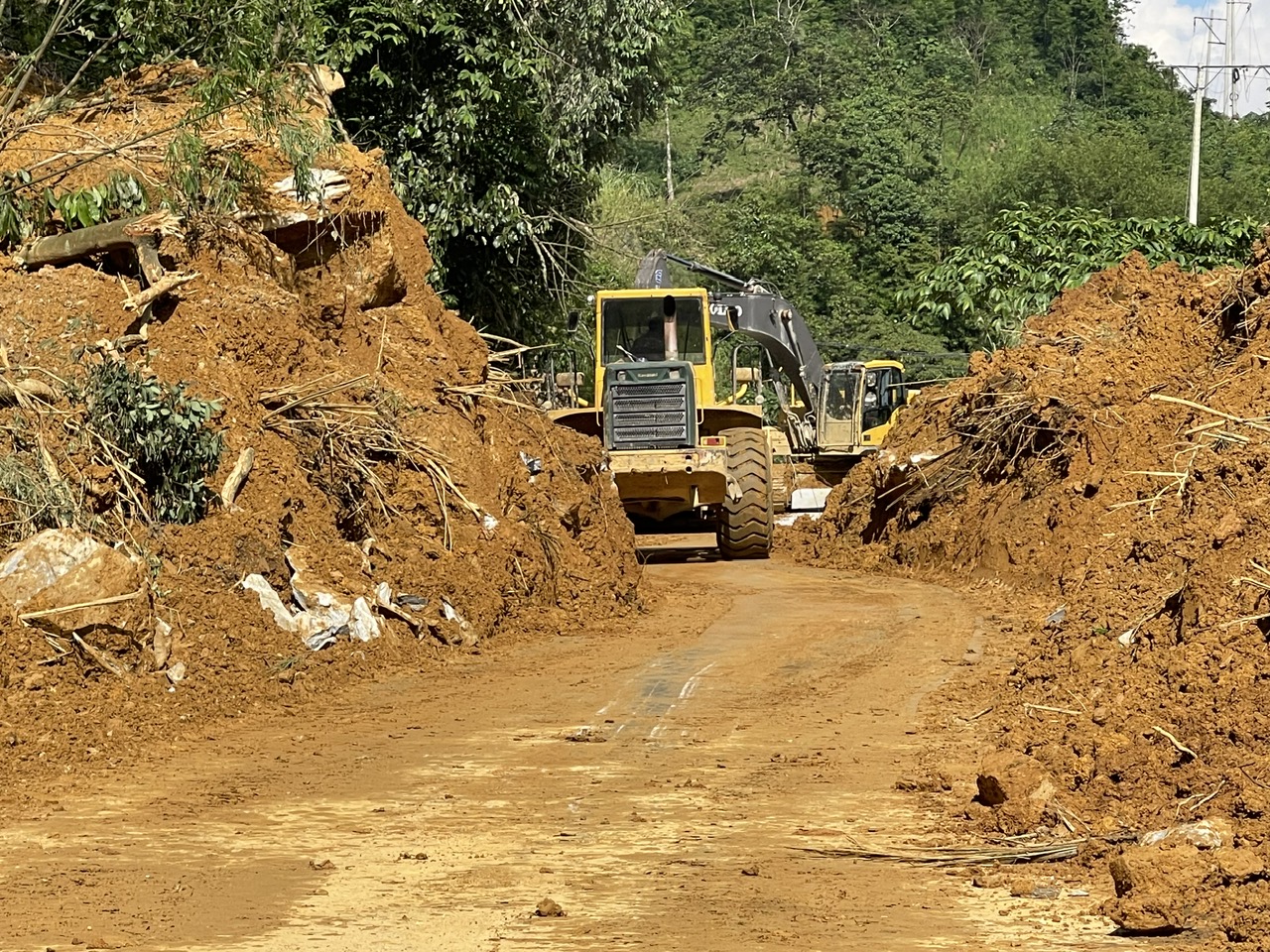 Dự báo mưa đặc biệt lớn tại khu vực miền Trung, Bộ Xây dựng chỉ đạo khẩn- Ảnh 1. Dự báo mưa đặc biệt lớn tại khu vực miền Trung, Bộ Xây dựng chỉ đạo khẩn- Ảnh 1.