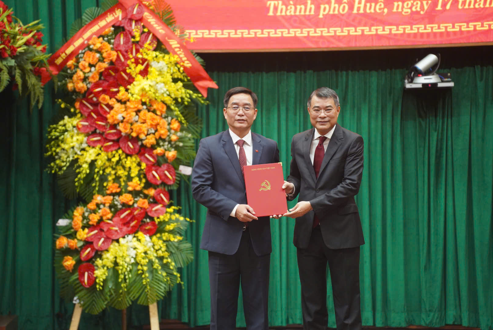 Bộ Chính trị chỉ định đồng chí Nguyễn Đình Trung giữ chức Bí thư Thành ủy Huế- Ảnh 1. Bộ Chính trị chỉ định đồng chí Nguyễn Đình Trung giữ chức Bí thư Thành ủy Huế- Ảnh 1.