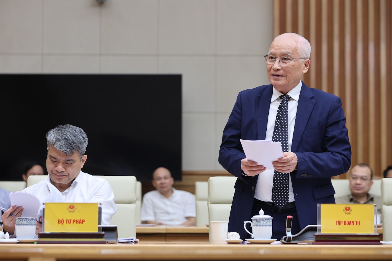 Thủ tướng: Không tạo "giấy phép con", giảm gánh nặng hành chính cho doanh nghiệp trong hoạt động hợp chuẩn, hợp quy- Ảnh 5. Thủ tướng: Không tạo "giấy phép con", giảm gánh nặng hành chính cho doanh nghiệp trong hoạt động hợp chuẩn, hợp quy- Ảnh 5.