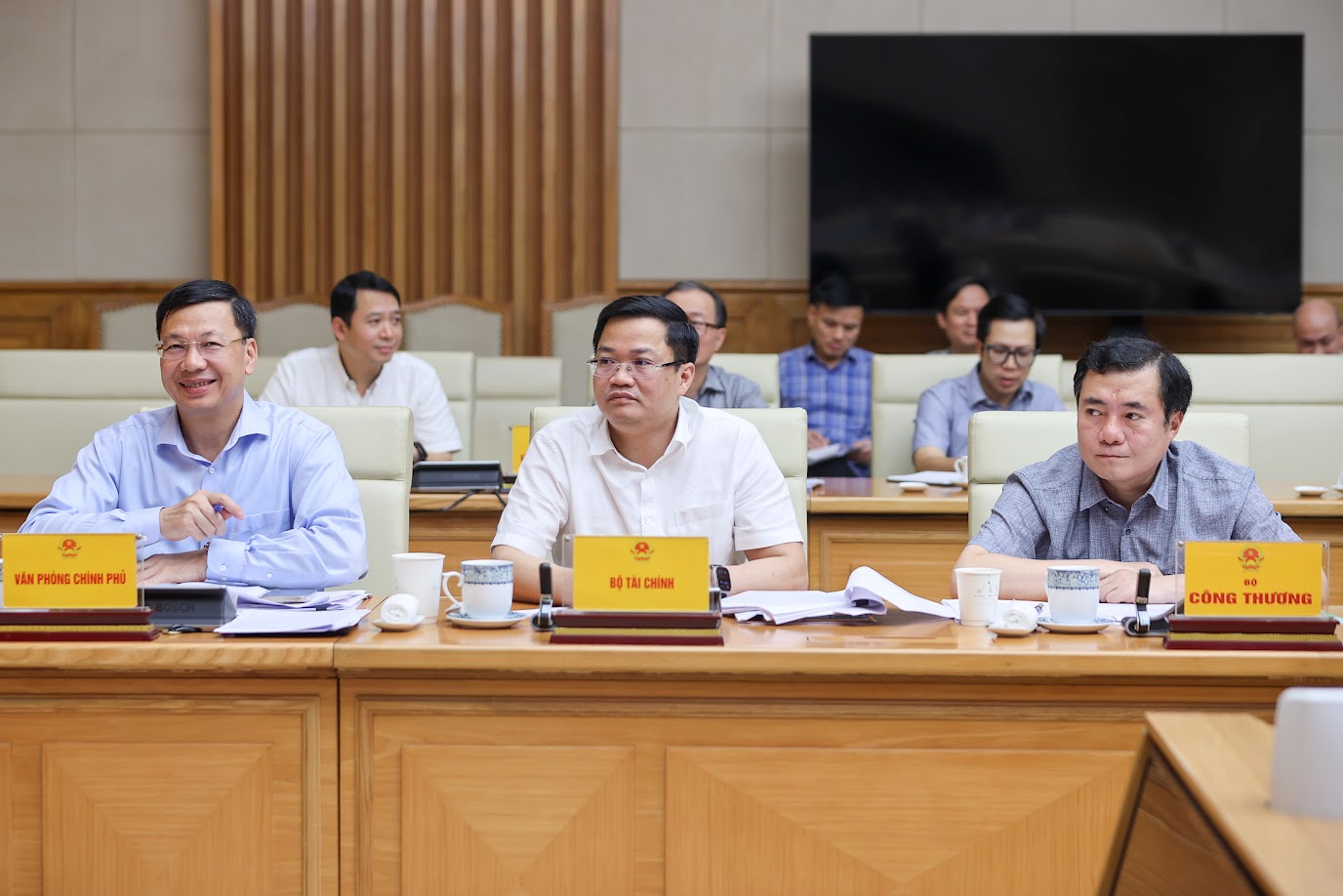 Thủ tướng: Không tạo "giấy phép con", giảm gánh nặng hành chính cho doanh nghiệp trong hoạt động hợp chuẩn, hợp quy- Ảnh 8. Thủ tướng: Không tạo "giấy phép con", giảm gánh nặng hành chính cho doanh nghiệp trong hoạt động hợp chuẩn, hợp quy- Ảnh 8.