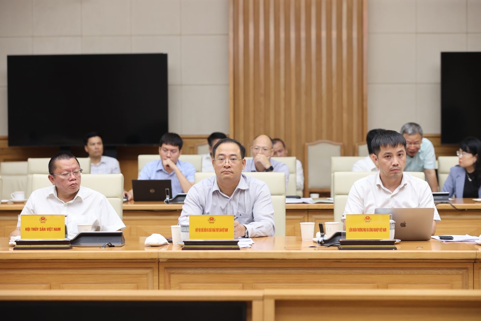 Thường trực Chính phủ làm việc với các hiệp hội, doanh nghiệp về tháo gỡ vướng mắc hợp chuẩn, hợp quy hàng hóa- Ảnh 3. Thường trực Chính phủ làm việc với các hiệp hội, doanh nghiệp về tháo gỡ vướng mắc hợp chuẩn, hợp quy hàng hóa- Ảnh 3.