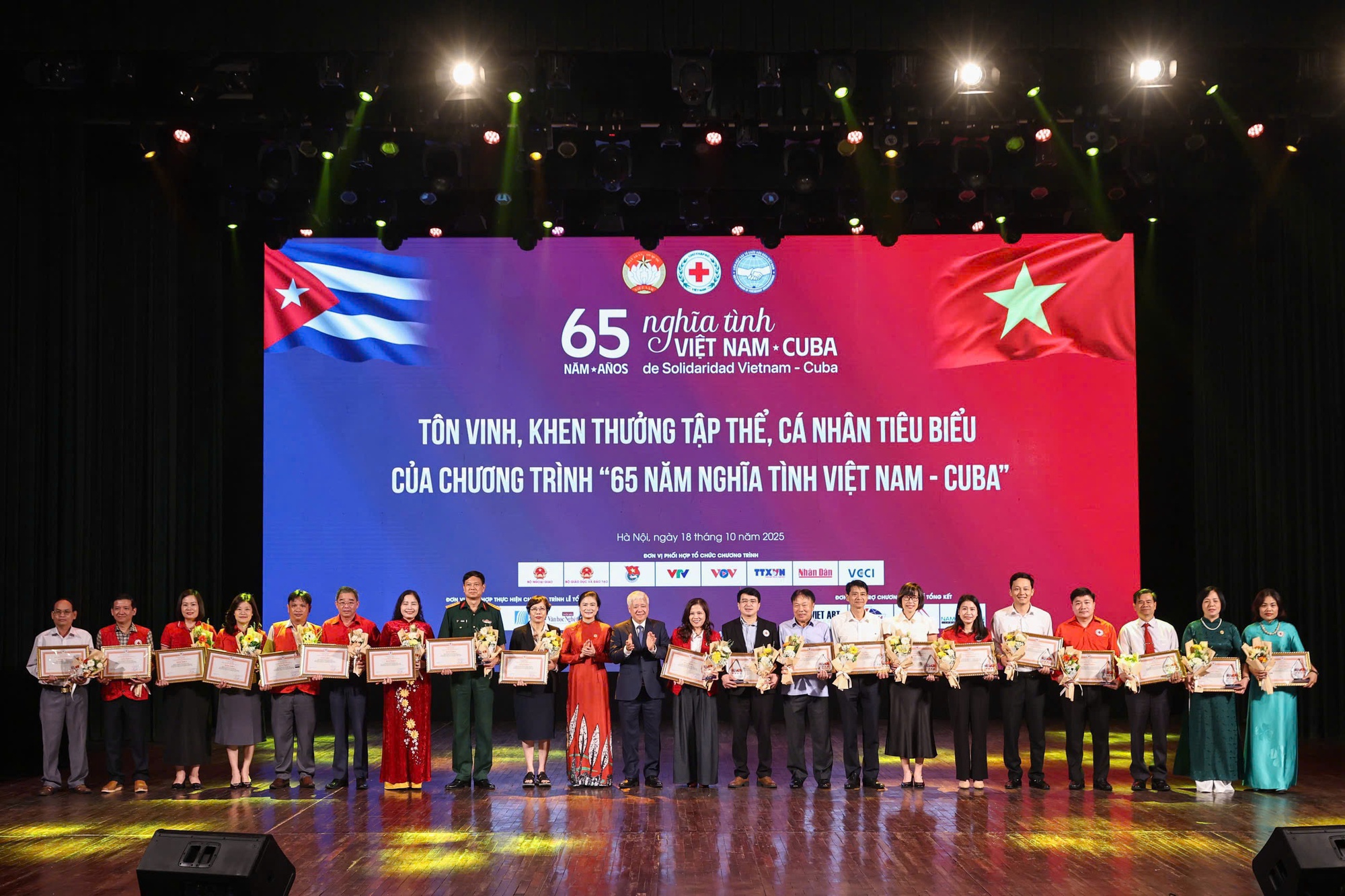 Tổng kết chương trình vận động ủng hộ nhân dân Cuba và trao giải sáng tác ca khúc Việt Nam-Cuba- Ảnh 2. Tổng kết chương trình vận động ủng hộ nhân dân Cuba và trao giải sáng tác ca khúc Việt Nam-Cuba- Ảnh 2.