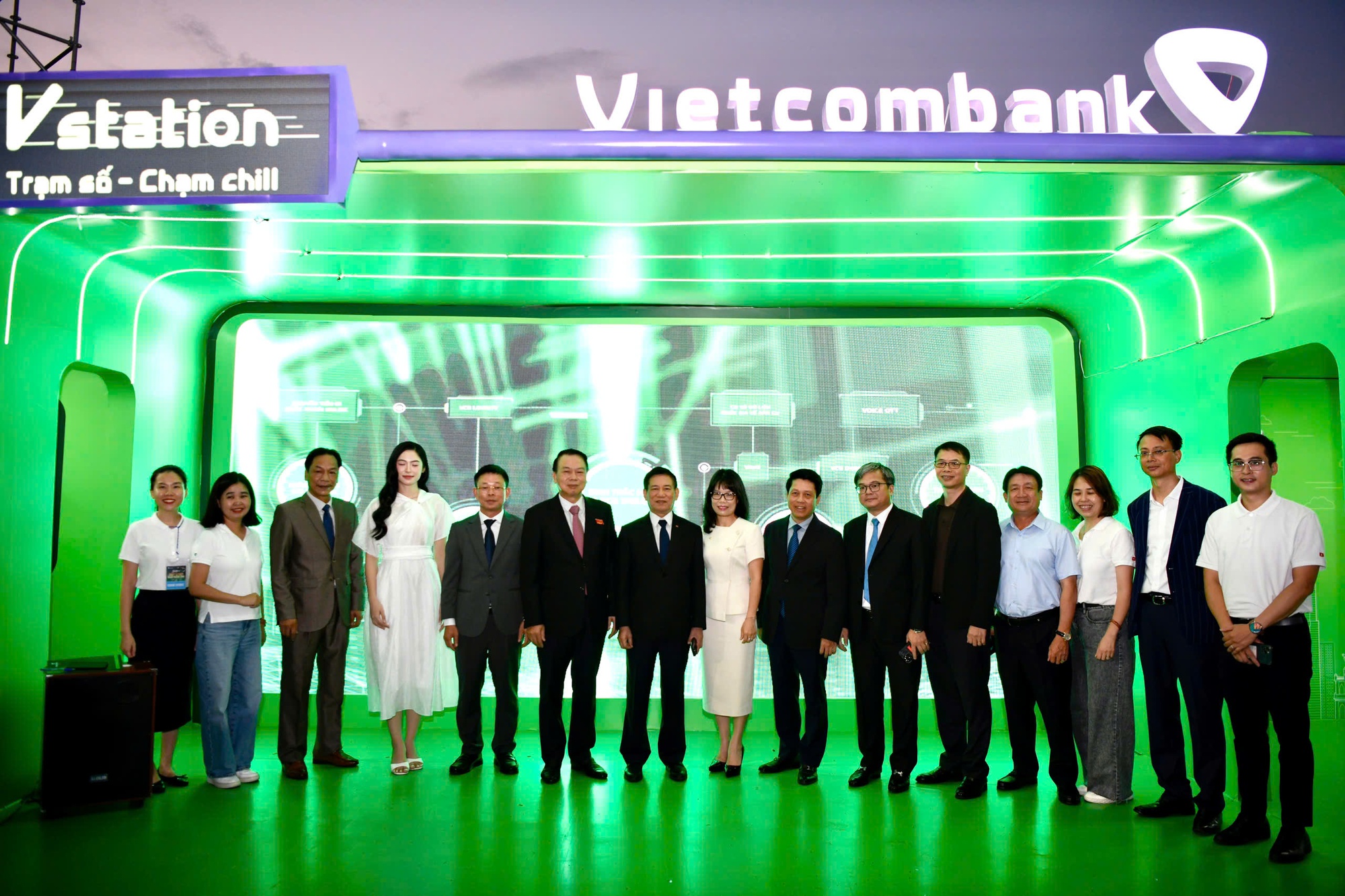Phó Thủ tướng Hồ Đức Phớc: Thanh toán không dùng tiền mặt là xu thế tất yếu không thể đảo ngược- Ảnh 5. Phó Thủ tướng Hồ Đức Phớc: Thanh toán không dùng tiền mặt là xu thế tất yếu không thể đảo ngược- Ảnh 5.