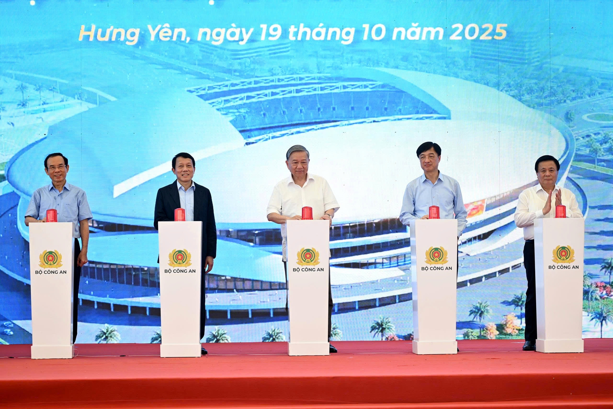Tổng Bí thư Tô Lâm dự lễ khởi công xây dựng sân vận động hiện đại nhất Việt Nam- Ảnh 9.