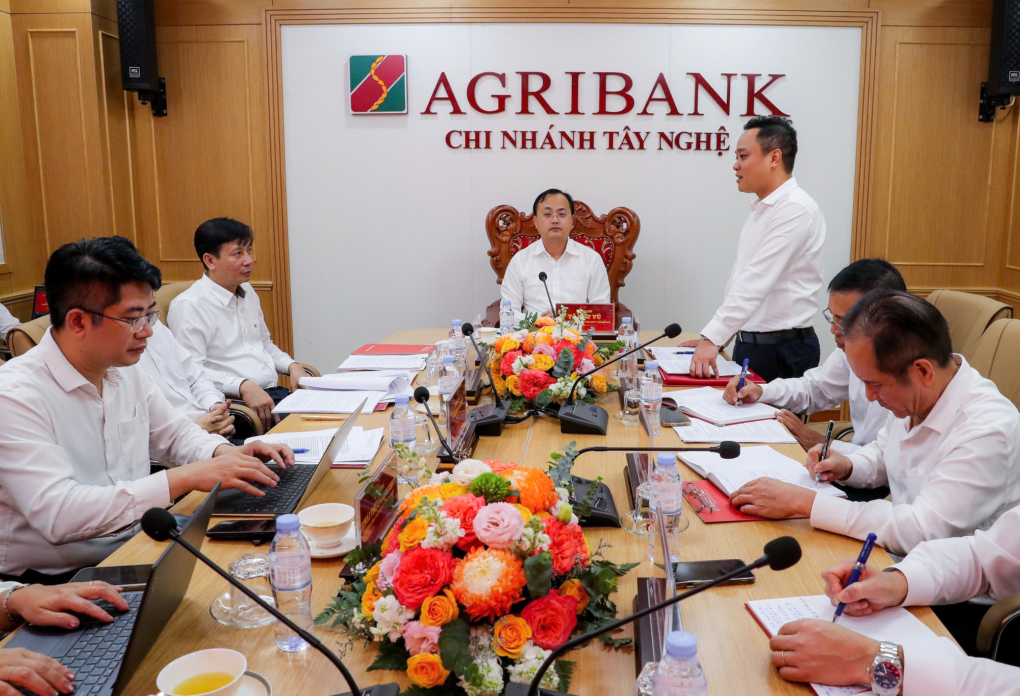 Chủ tịch HĐTV Agribank chỉ đạo khắc phục hậu quả bão số 10- Ảnh 1.
