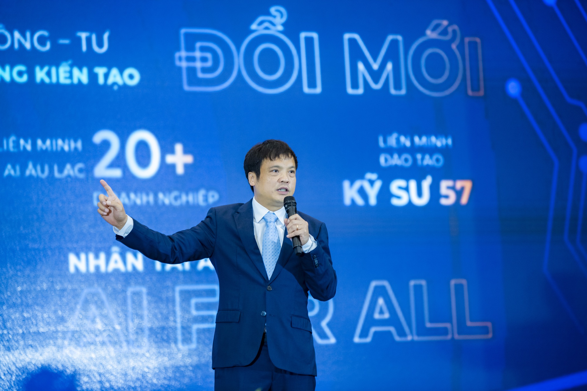 CEO FPT: Việt Nam có thể định vị lại vai trò trong chuỗi đổi mới sáng tạo toàn cầu- Ảnh 2.