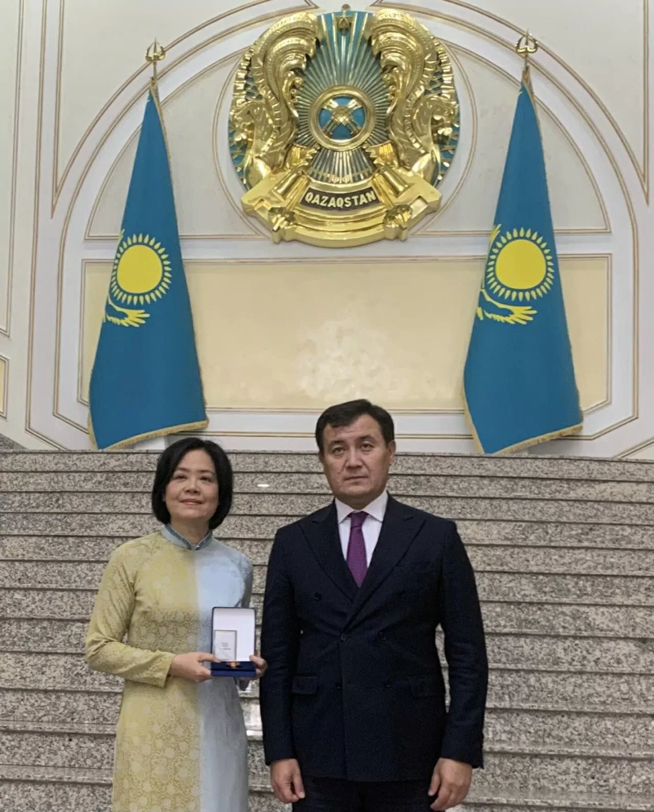 Đại sứ Phạm Thái Như Mai nhận Huân chương Hữu nghị Dostyk của Nhà nước Kazakhstan- Ảnh 1.
