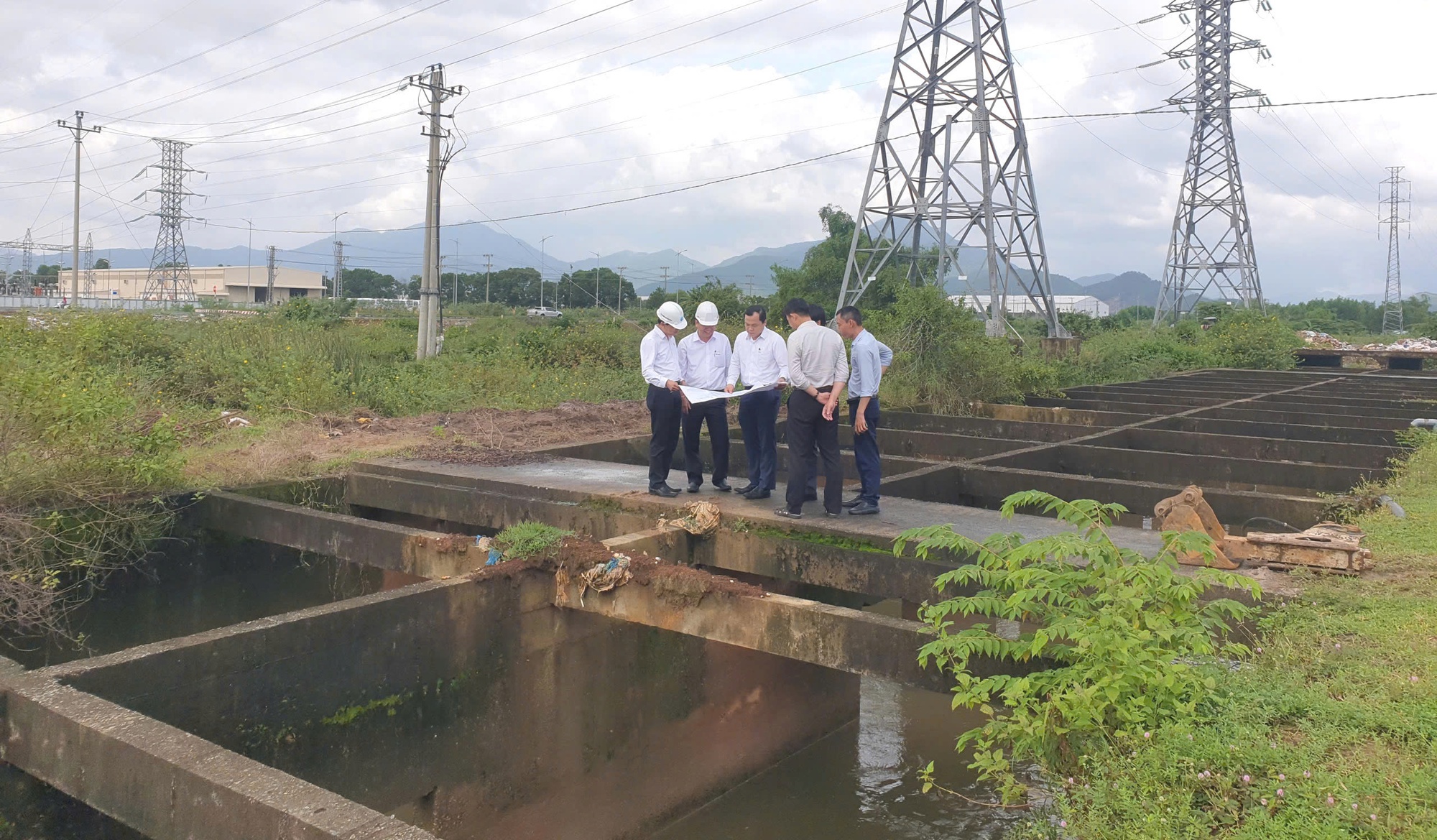Đà Nẵng triển khai biện pháp khẩn cấp ứng phó bão số 12- Ảnh 2. Đà Nẵng triển khai biện pháp khẩn cấp ứng phó bão số 12- Ảnh 2.