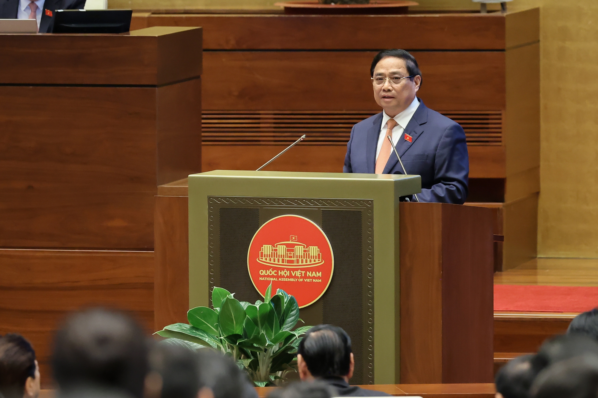 Thủ tướng: Kinh tế Việt Nam khẳng định đủ sức chống chịu trước các cú sốc bên ngoài, tăng trưởng cao hàng đầu thế giới- Ảnh 2. Thủ tướng: Kinh tế Việt Nam khẳng định đủ sức chống chịu trước các cú sốc bên ngoài, tăng trưởng cao hàng đầu thế giới- Ảnh 2.