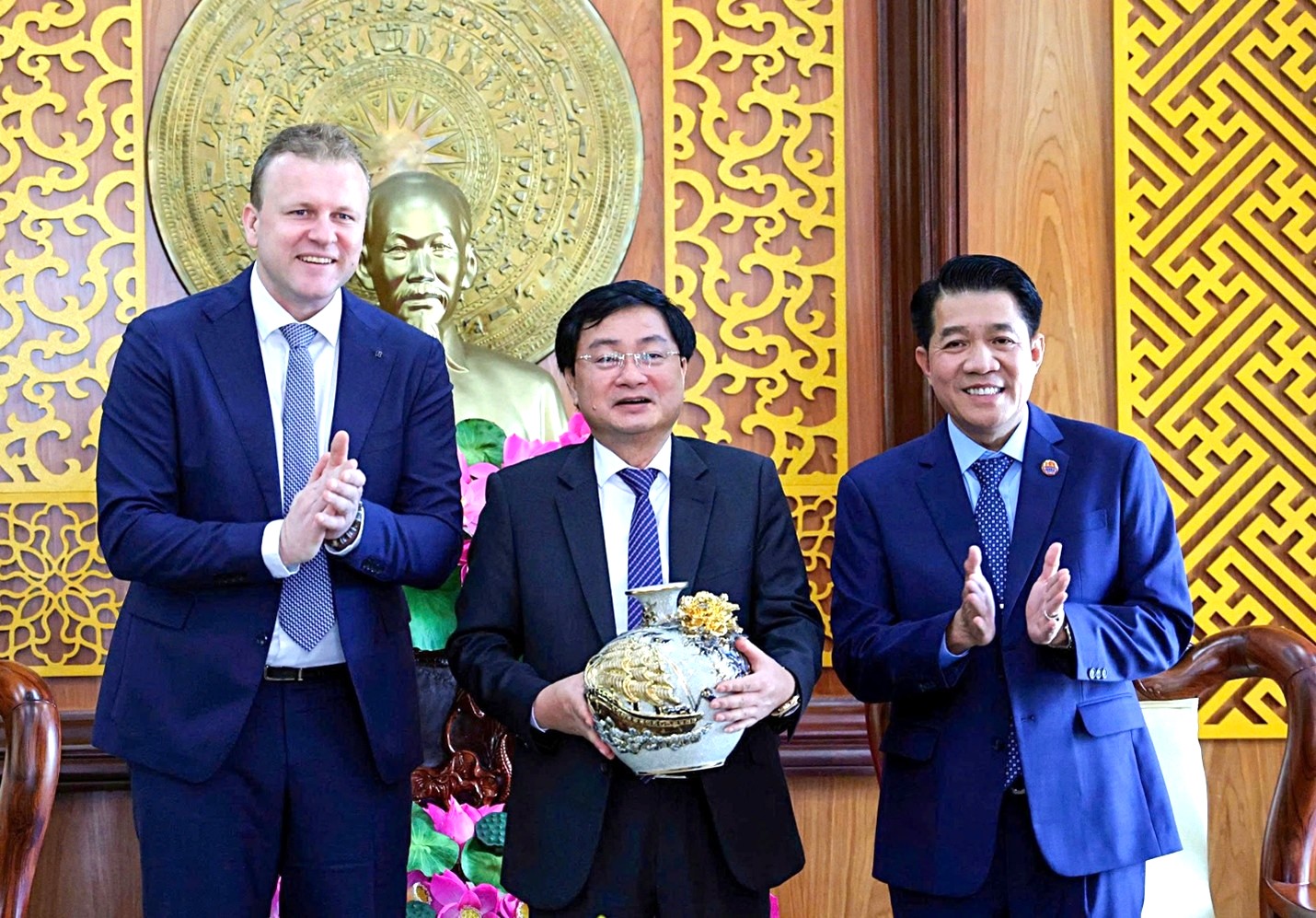Lãnh đạo Tây Ninh làm việc với De Heus và Hùng Nhơn về chuỗi dự án nông nghiệp công nghệ cao 10.000 tỷ- Ảnh 3. Lãnh đạo Tây Ninh làm việc với De Heus và Hùng Nhơn về chuỗi dự án nông nghiệp công nghệ cao 10.000 tỷ- Ảnh 3.