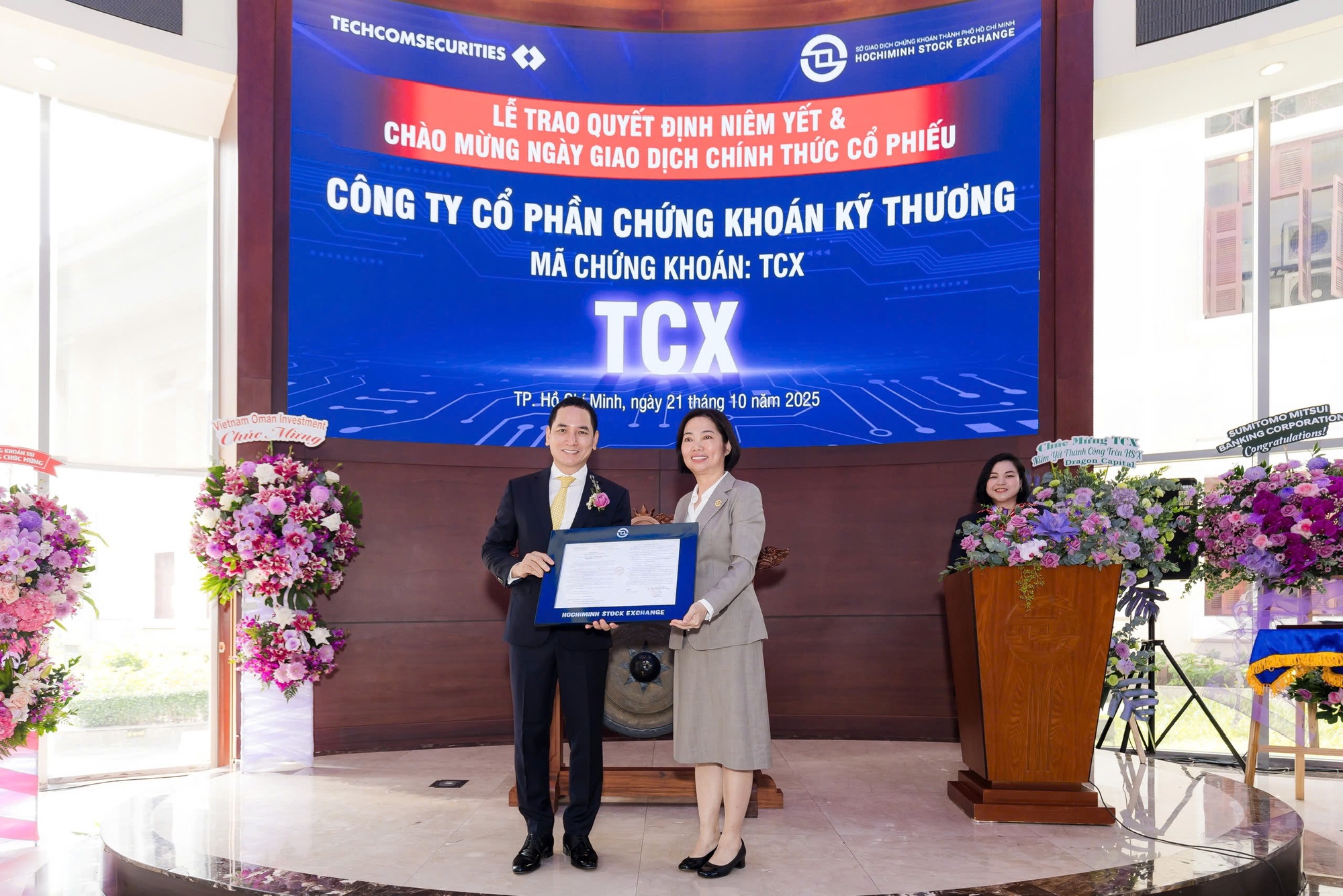Hơn 2,31 tỷ cổ phiếu TCX chính thức giao dịch, TCBS mở chương mới tăng trưởng- Ảnh 2. Hơn 2,31 tỷ cổ phiếu TCX chính thức giao dịch, TCBS mở chương mới tăng trưởng- Ảnh 2.