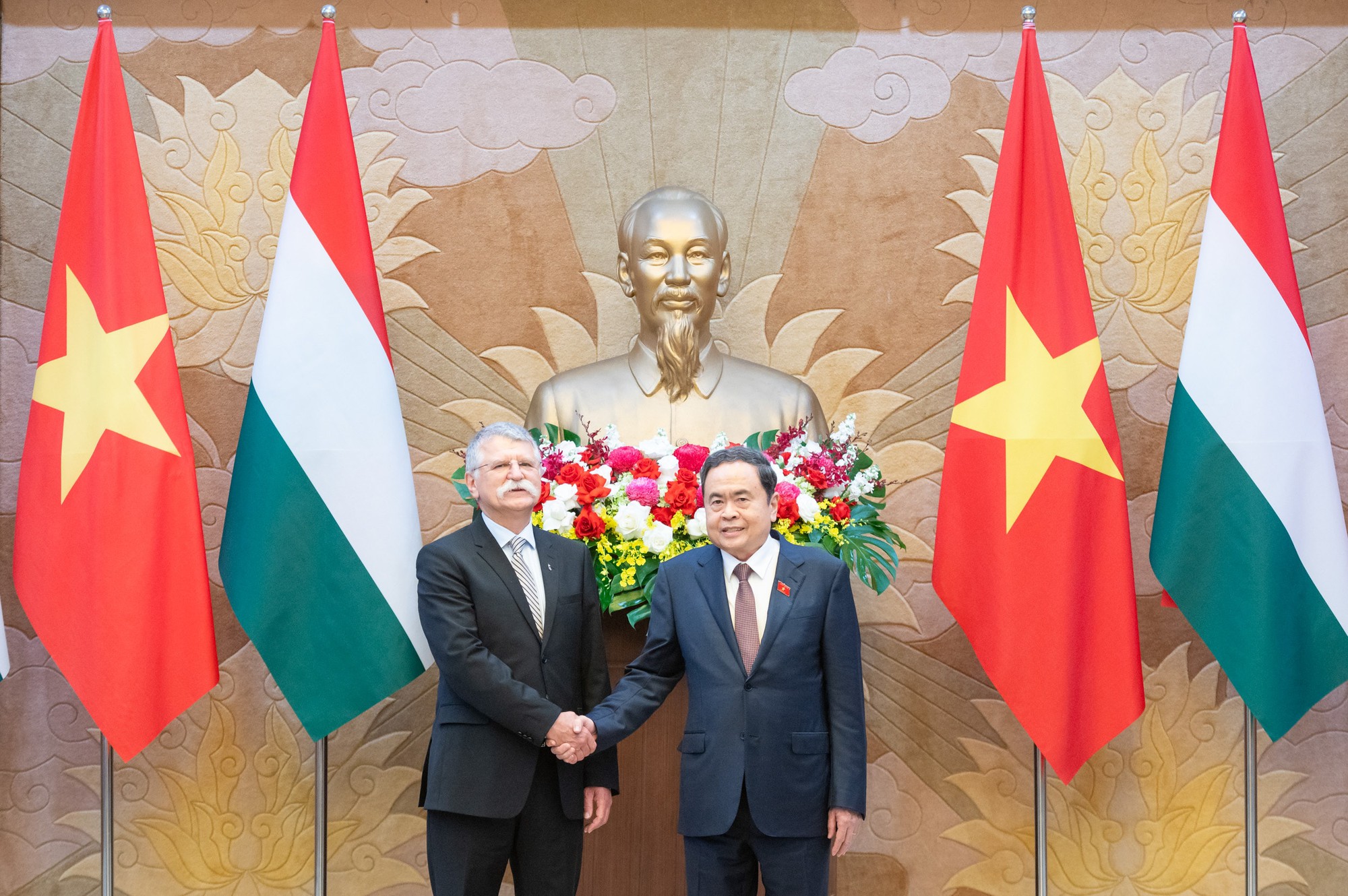Chủ tịch Quốc hội Hungary Kover Laszlo kết thúc chuyến thăm chính thức Việt Nam- Ảnh 1.