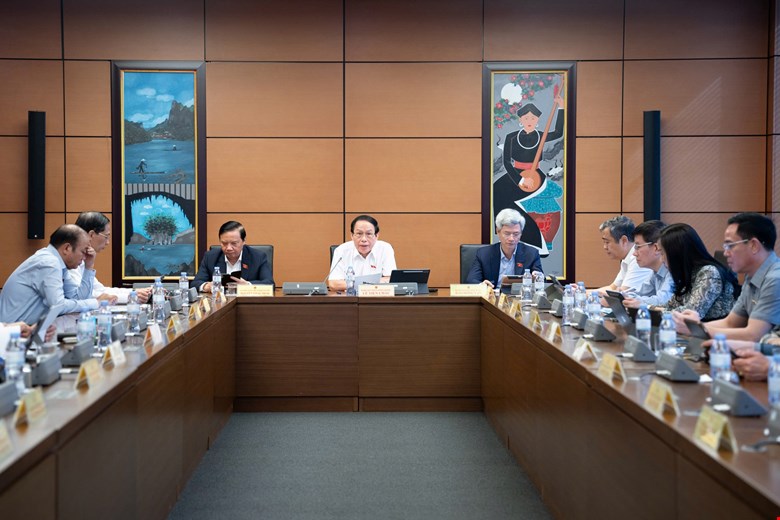 Mở rộng quyền viên chức tham gia hoạt động ngoài công lập: Tiến bộ, nhưng cần kiểm soát- Ảnh 1. Mở rộng quyền viên chức tham gia hoạt động ngoài công lập: Tiến bộ, nhưng cần kiểm soát- Ảnh 1.