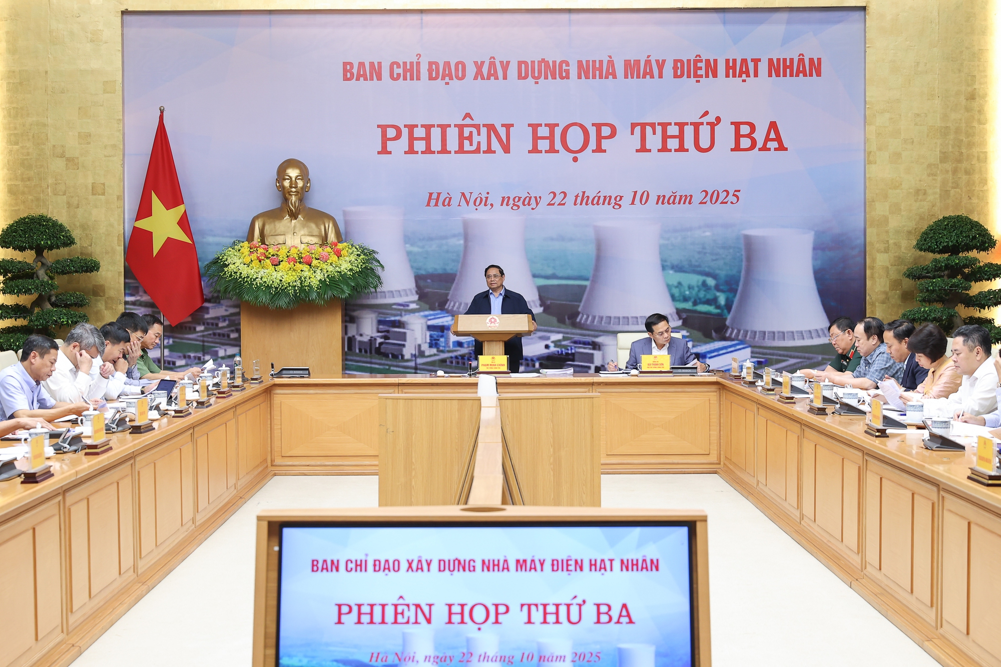 Thủ tướng chủ trì phiên họp thứ 3 Ban Chỉ đạo xây dựng nhà máy điện hạt nhân- Ảnh 2. Thủ tướng chủ trì phiên họp thứ 3 Ban Chỉ đạo xây dựng nhà máy điện hạt nhân- Ảnh 2.