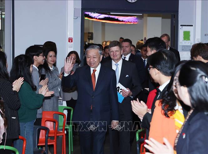 Tổng Bí thư Tô Lâm thăm Đại học Aalto và gặp gỡ sinh viên Việt Nam tại Phần Lan- Ảnh 5. Tổng Bí thư Tô Lâm thăm Đại học Aalto và gặp gỡ sinh viên Việt Nam tại Phần Lan- Ảnh 5.