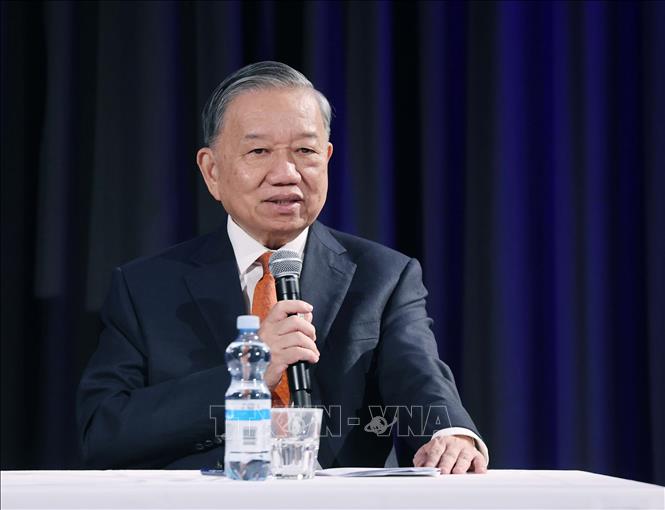 Tổng Bí thư Tô Lâm thăm Đại học Aalto và gặp gỡ sinh viên Việt Nam tại Phần Lan- Ảnh 6. Tổng Bí thư Tô Lâm thăm Đại học Aalto và gặp gỡ sinh viên Việt Nam tại Phần Lan- Ảnh 6.