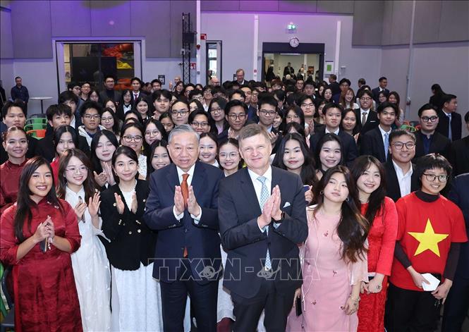 Tổng Bí thư Tô Lâm thăm Đại học Aalto và gặp gỡ sinh viên Việt Nam tại Phần Lan- Ảnh 7. Tổng Bí thư Tô Lâm thăm Đại học Aalto và gặp gỡ sinh viên Việt Nam tại Phần Lan- Ảnh 7.