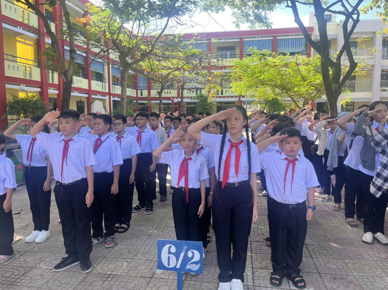 Ứng phó bão số 12: Học sinh, sinh viên trên địa bàn TP. Huế và Đà Nẵng nghỉ học từ chiều 22/10- Ảnh 1. Ứng phó bão số 12: Học sinh, sinh viên trên địa bàn TP. Huế và Đà Nẵng nghỉ học từ chiều 22/10- Ảnh 1.