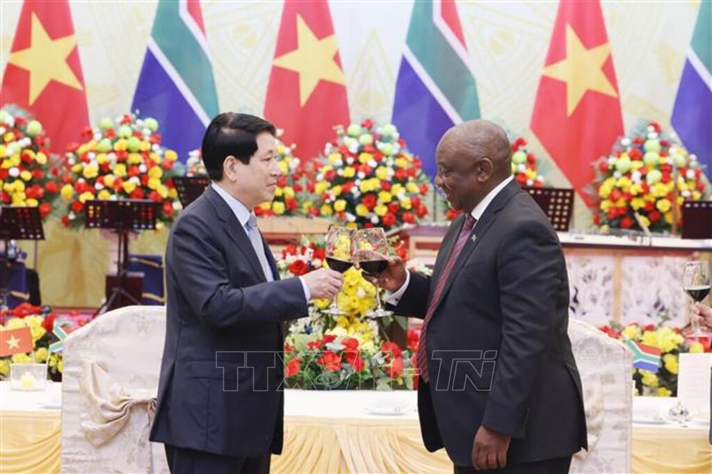 Mở ra một giai đoạn mới, tươi sáng và rực rỡ hơn nữa trong quan hệ Việt Nam - Nam Phi- Ảnh 1. Mở ra một giai đoạn mới, tươi sáng và rực rỡ hơn nữa trong quan hệ Việt Nam - Nam Phi- Ảnh 1.